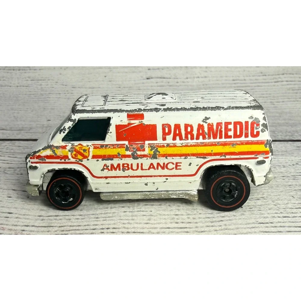 Vintage‎ Hot Wheels Paramedic Ambulance 1974 Redline White Flying Colors Van